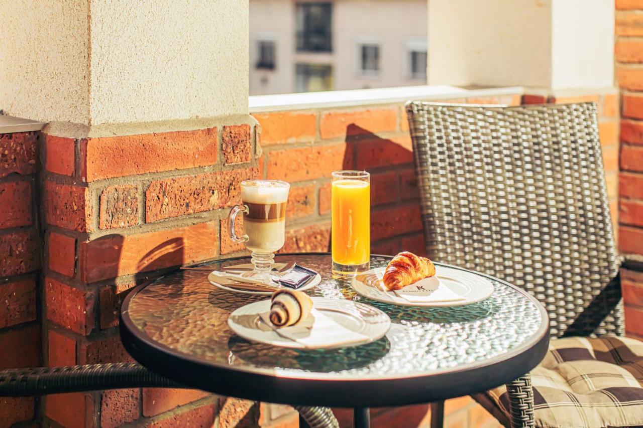 Komlo Hotel Gyula Eksteriør bilde