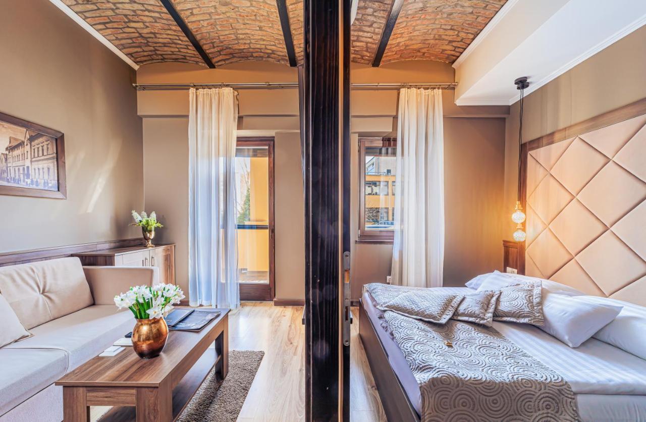 Komlo Hotel Gyula Eksteriør bilde
