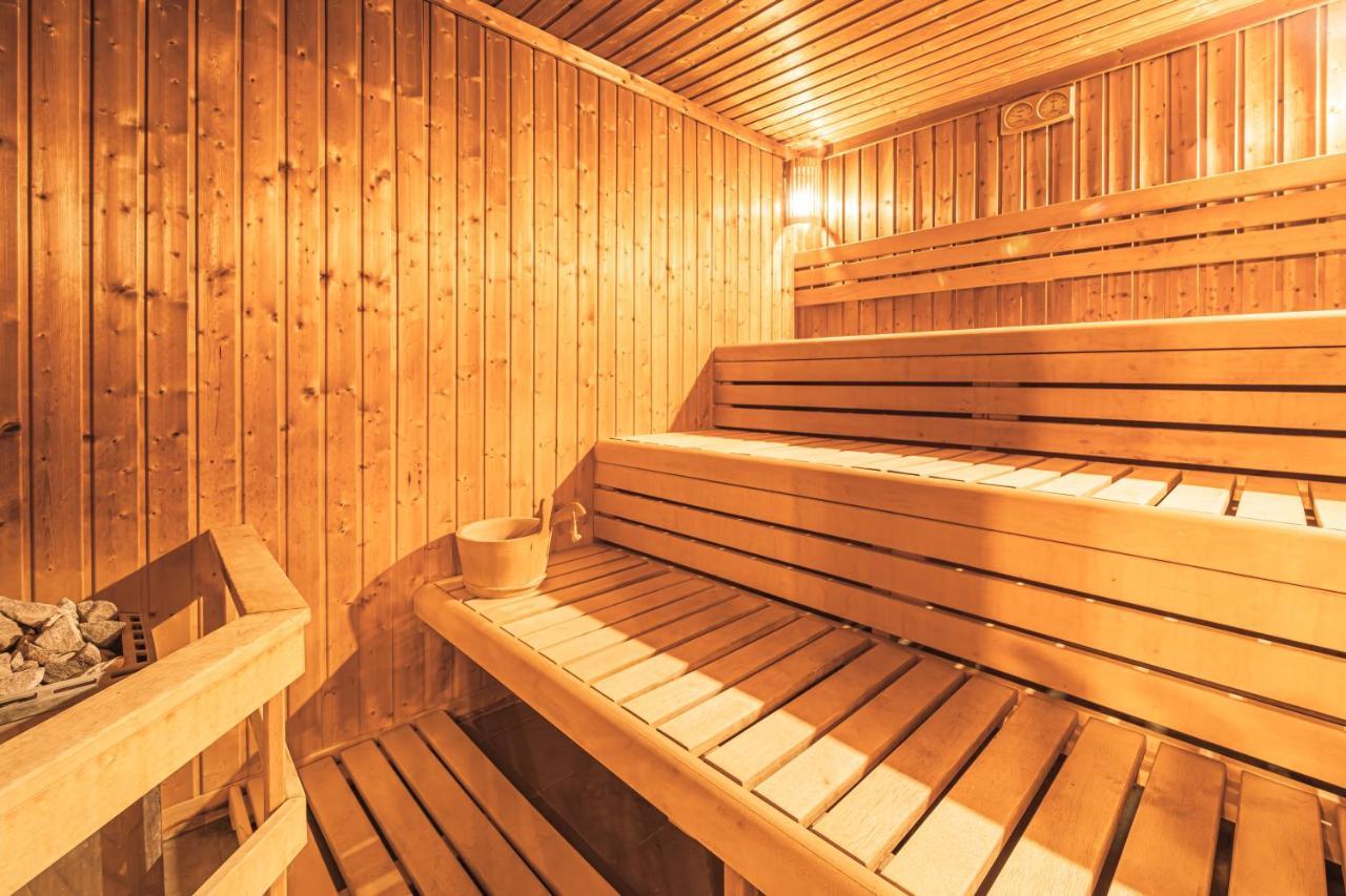 Komlo Hotel Gyula Eksteriør bilde