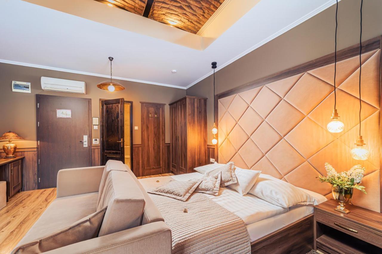 Komlo Hotel Gyula Eksteriør bilde