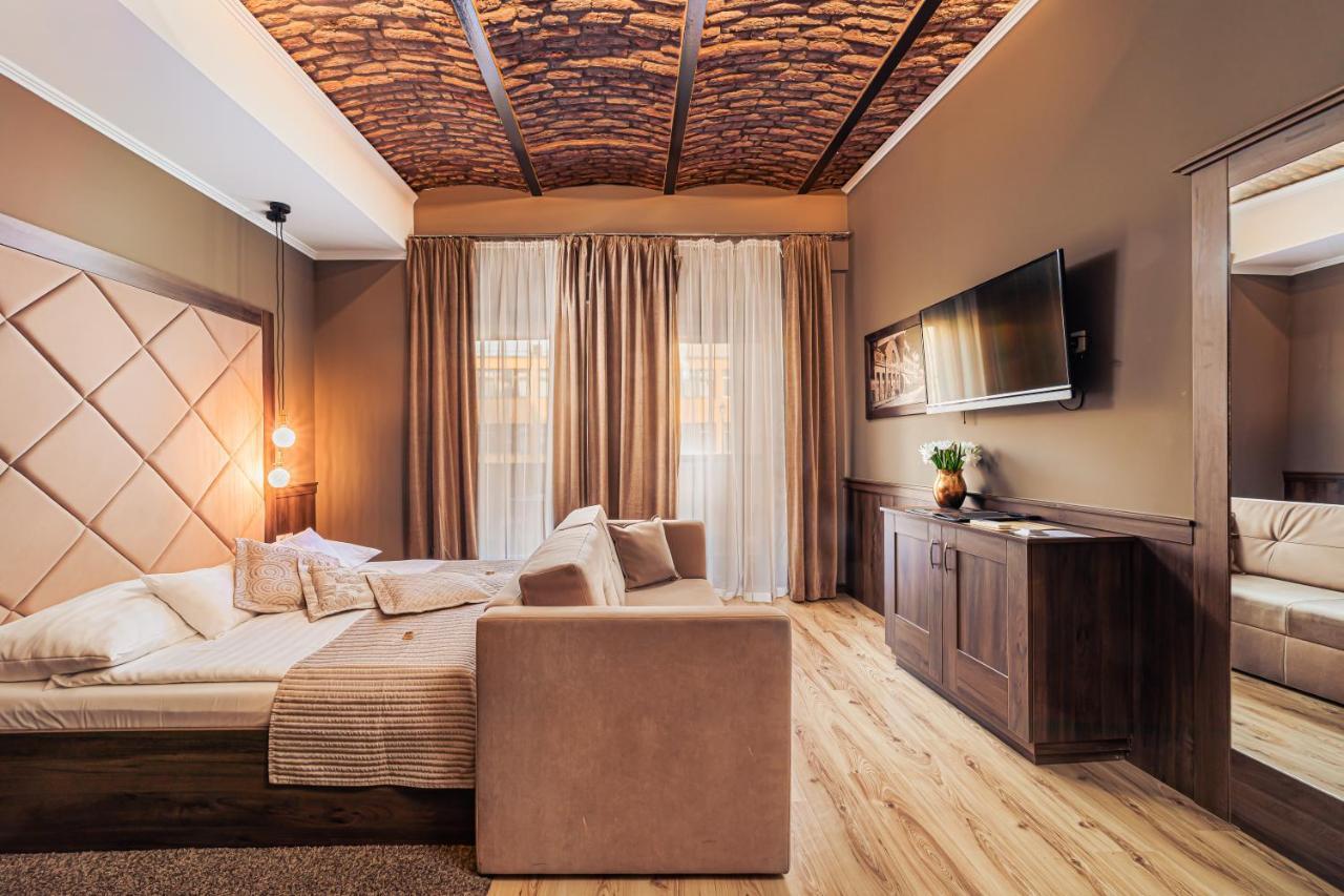 Komlo Hotel Gyula Eksteriør bilde