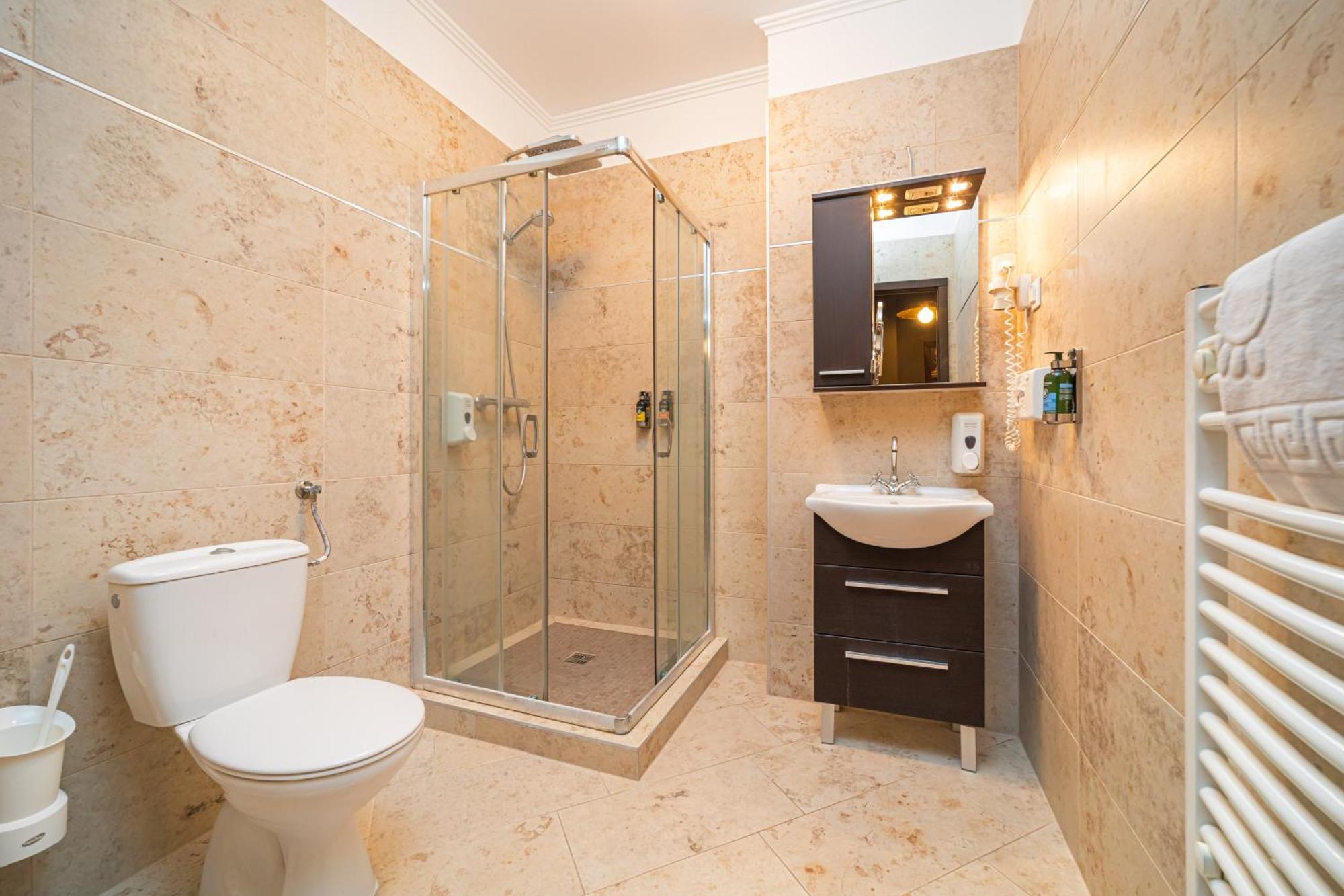 Komlo Hotel Gyula Eksteriør bilde