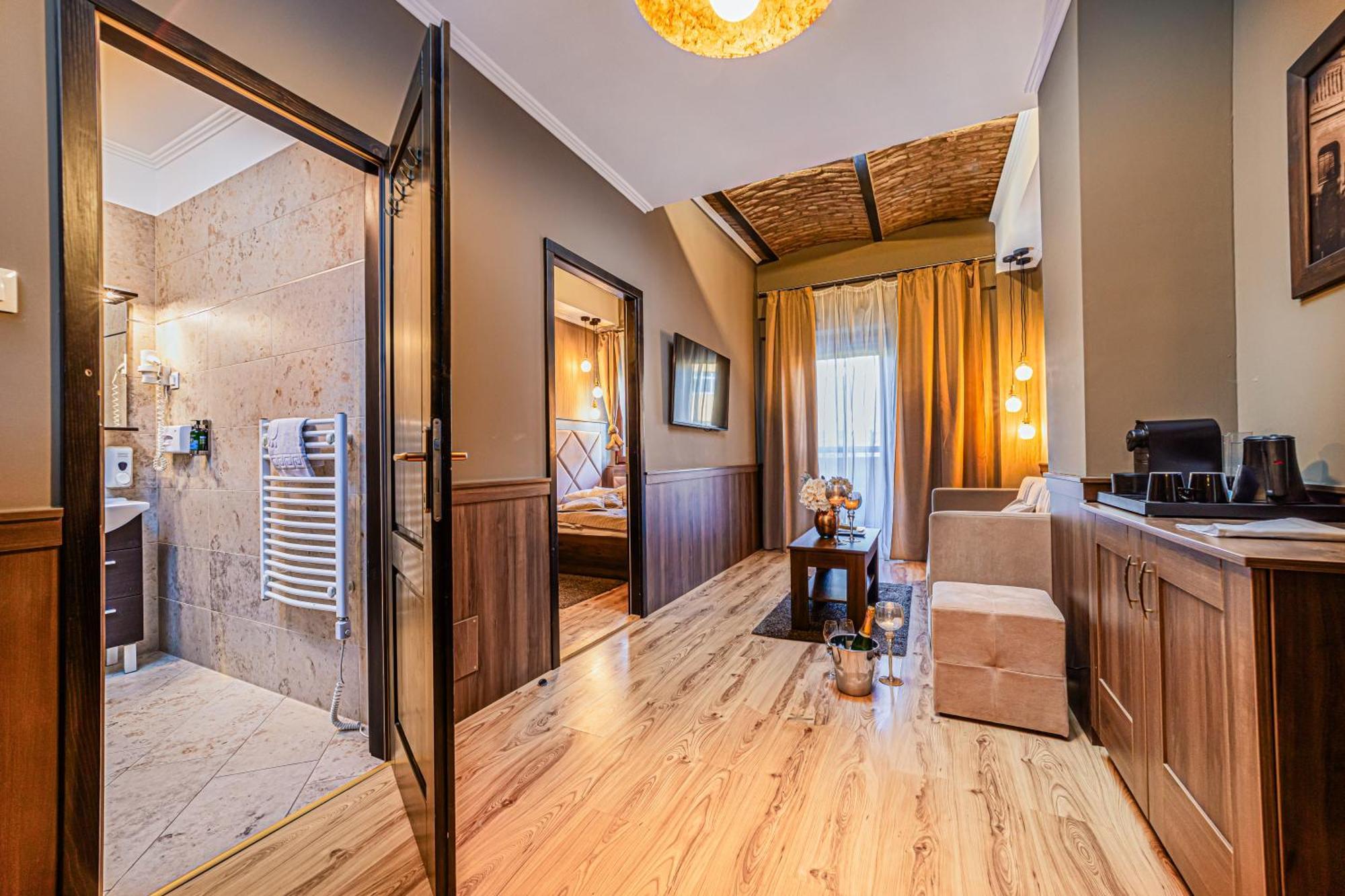 Komlo Hotel Gyula Eksteriør bilde
