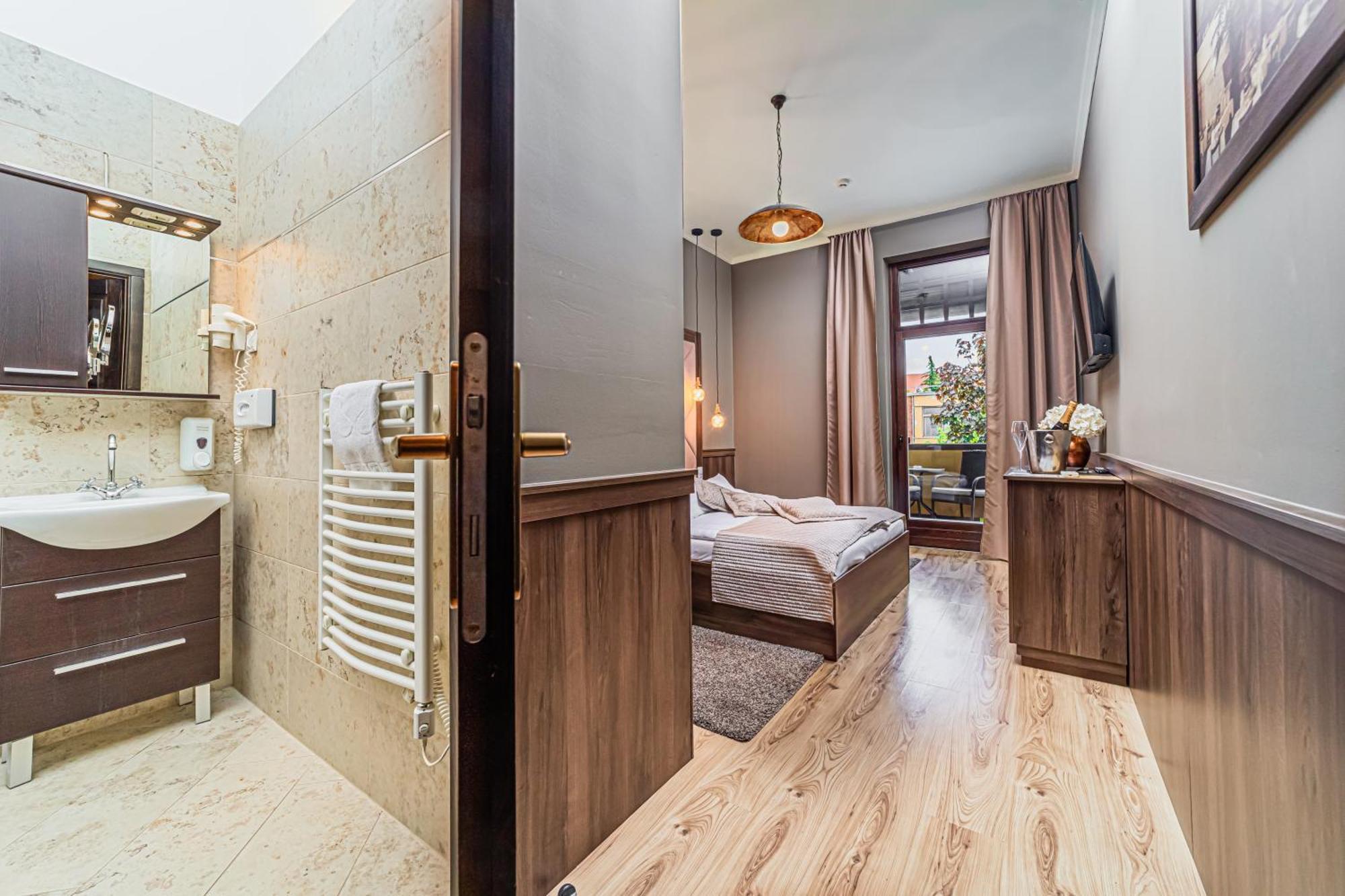 Komlo Hotel Gyula Eksteriør bilde