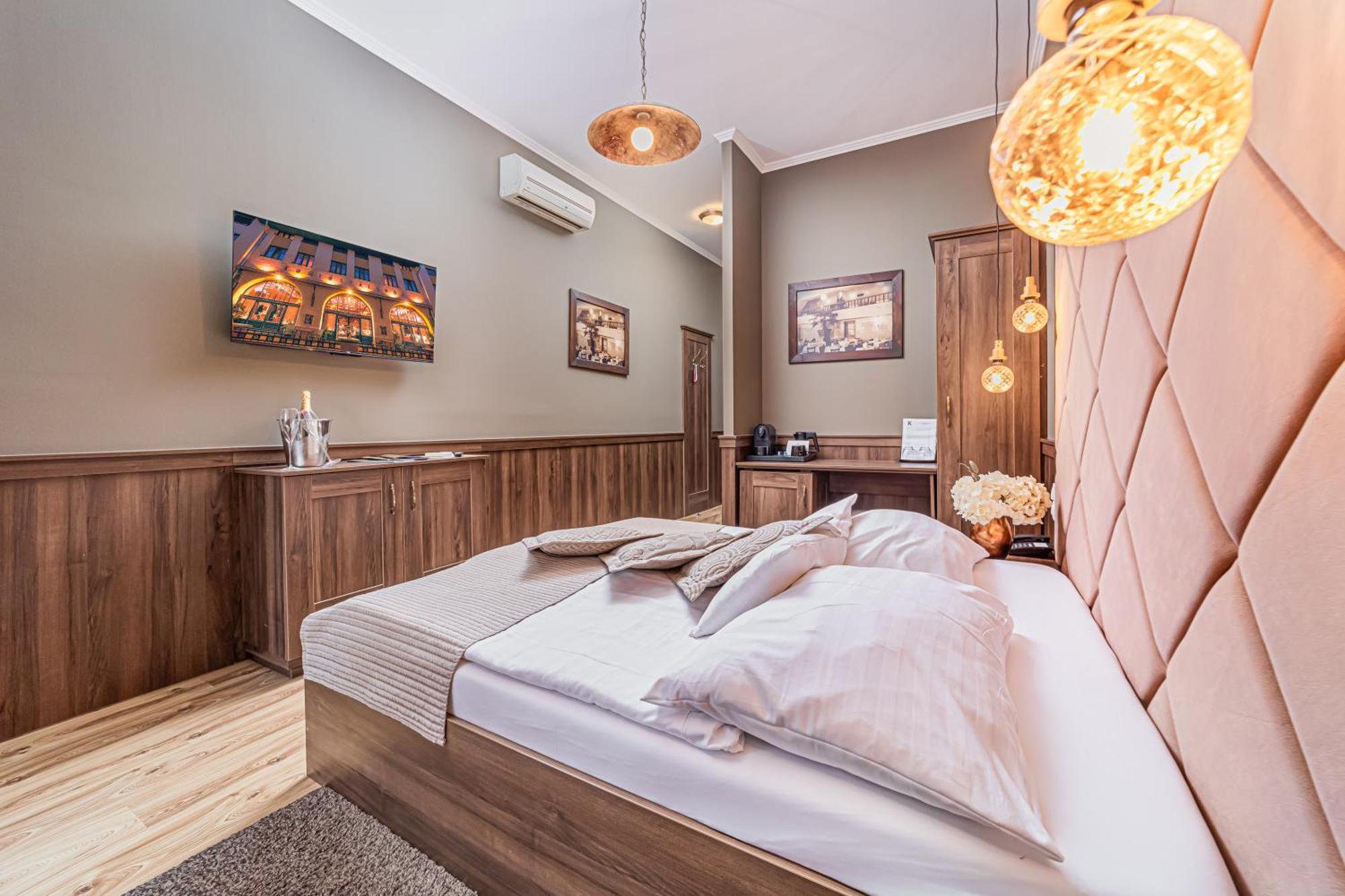 Komlo Hotel Gyula Eksteriør bilde
