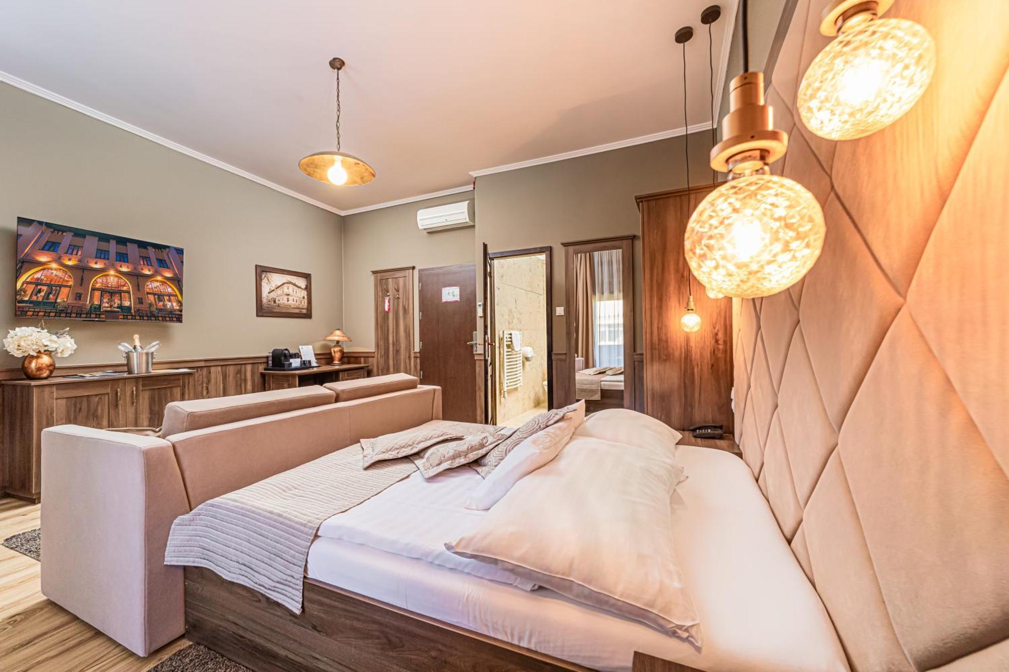 Komlo Hotel Gyula Eksteriør bilde