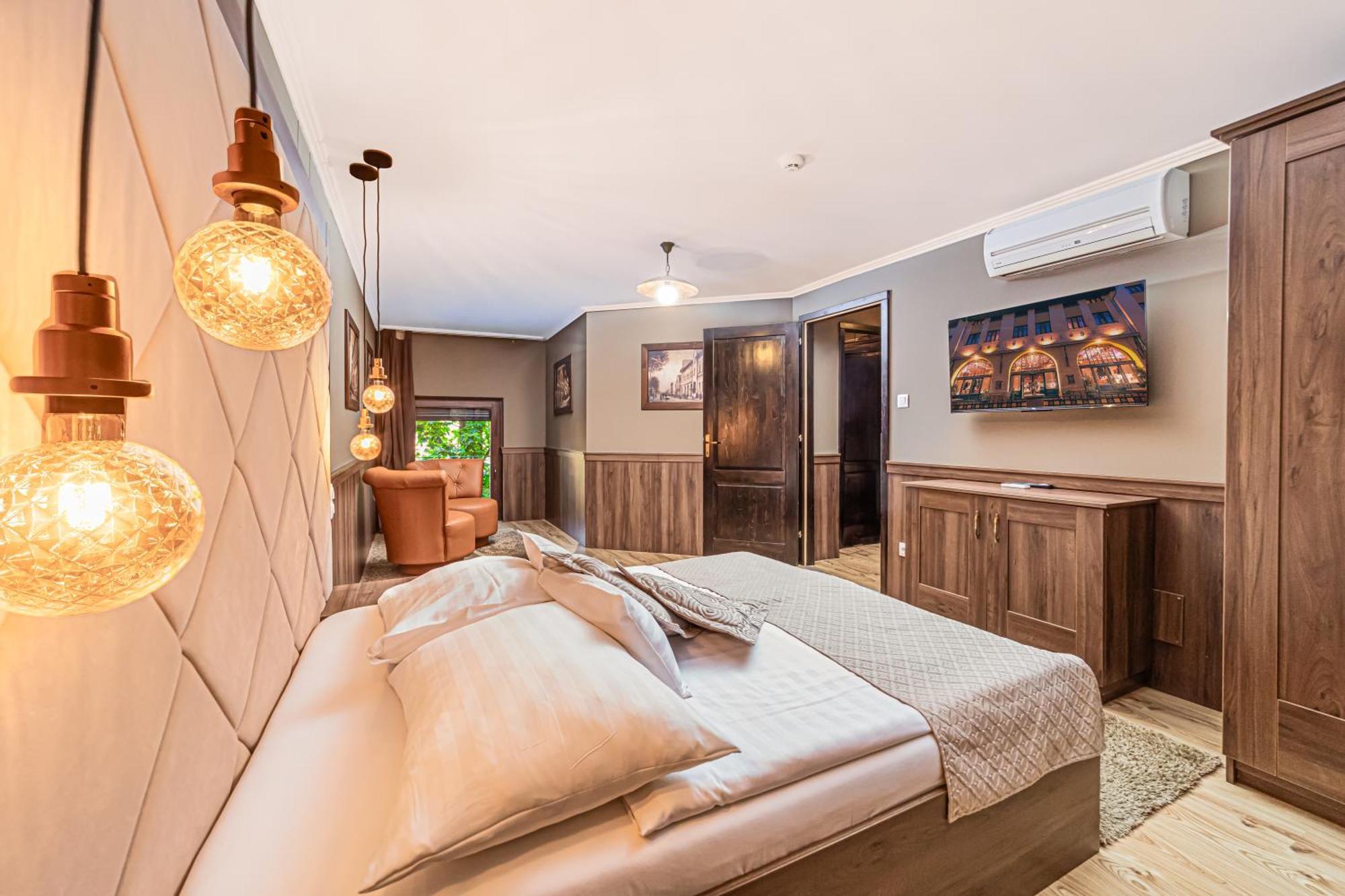 Komlo Hotel Gyula Eksteriør bilde