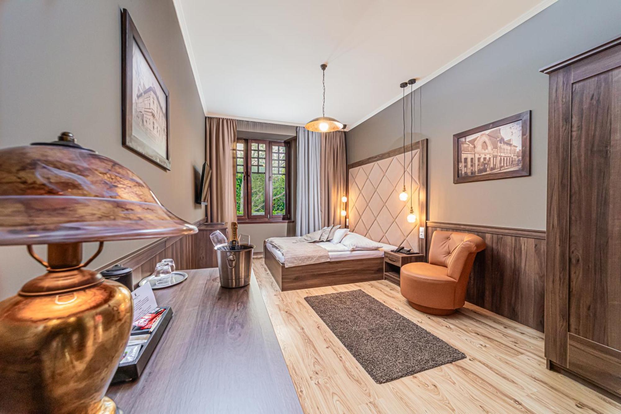 Komlo Hotel Gyula Eksteriør bilde