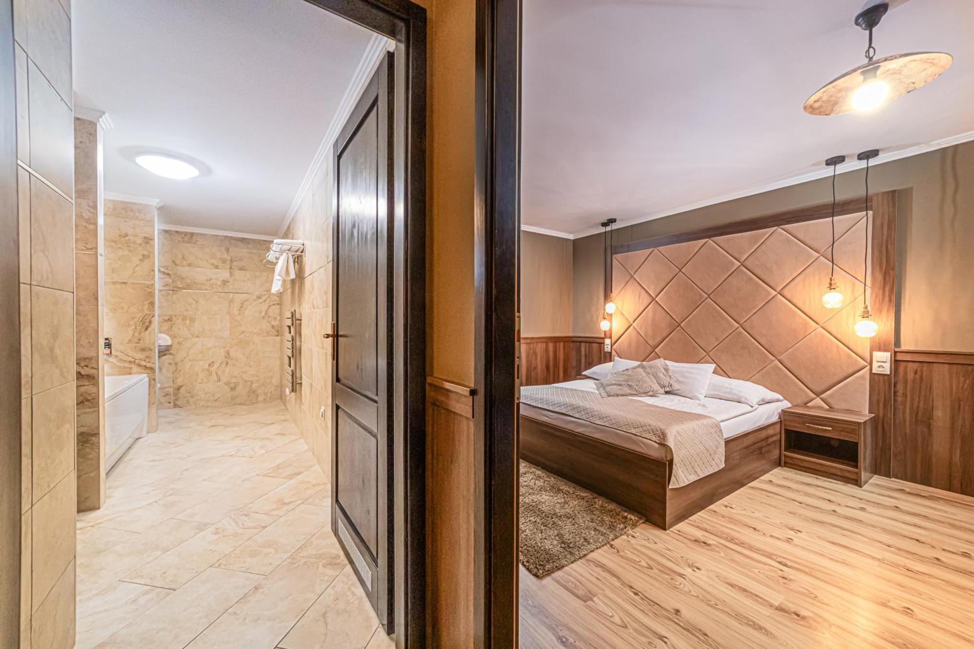 Komlo Hotel Gyula Eksteriør bilde