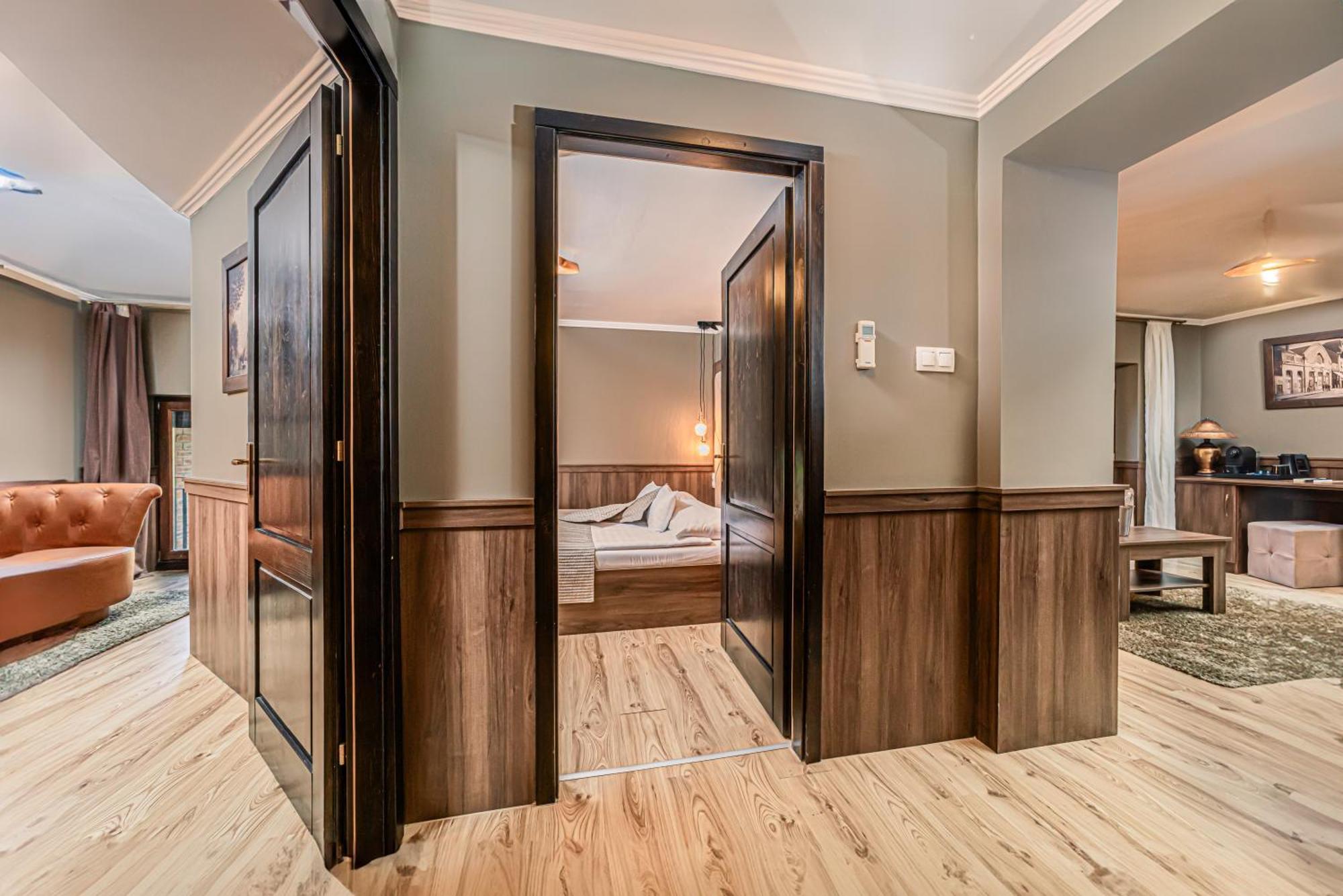Komlo Hotel Gyula Eksteriør bilde