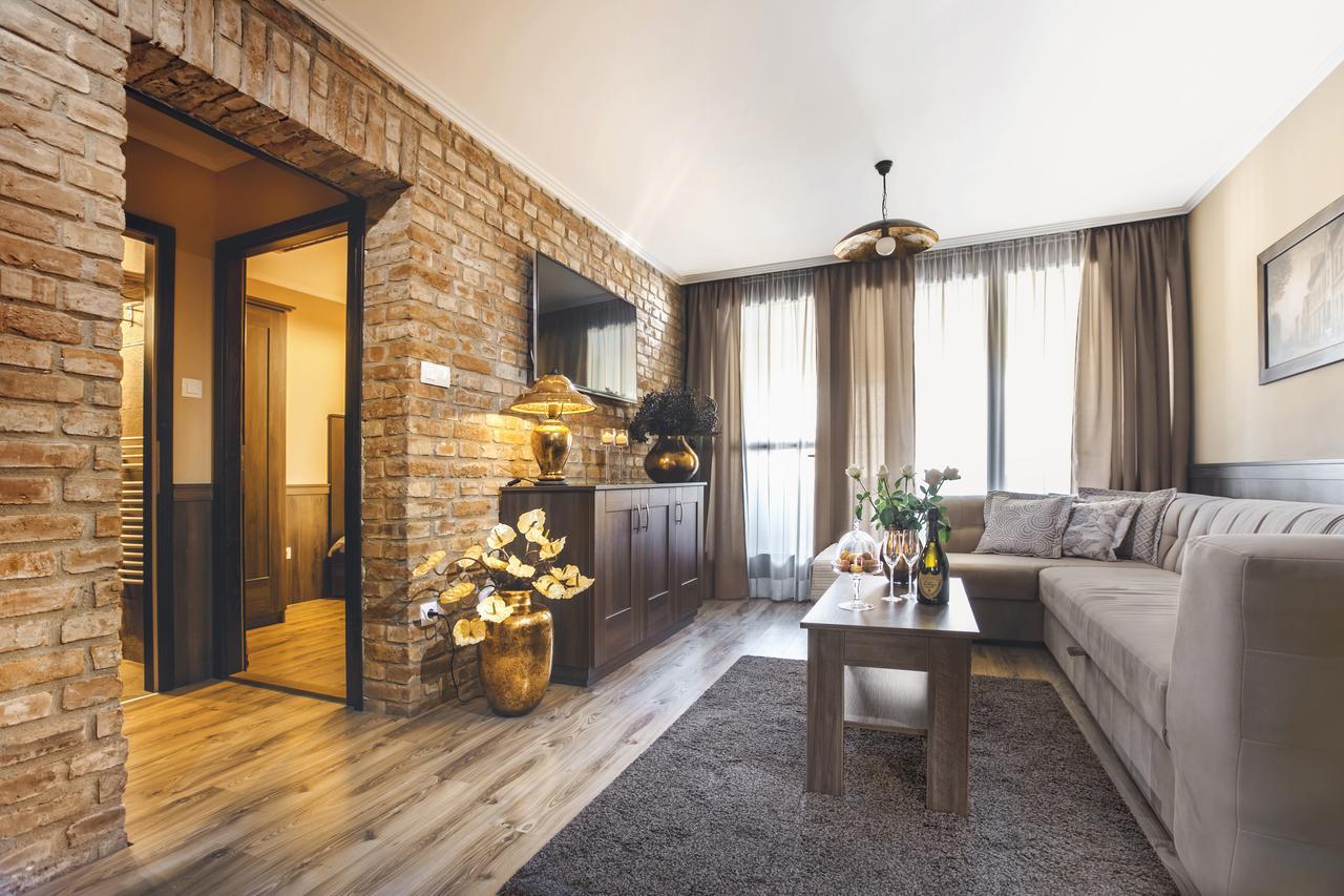 Komlo Hotel Gyula Eksteriør bilde