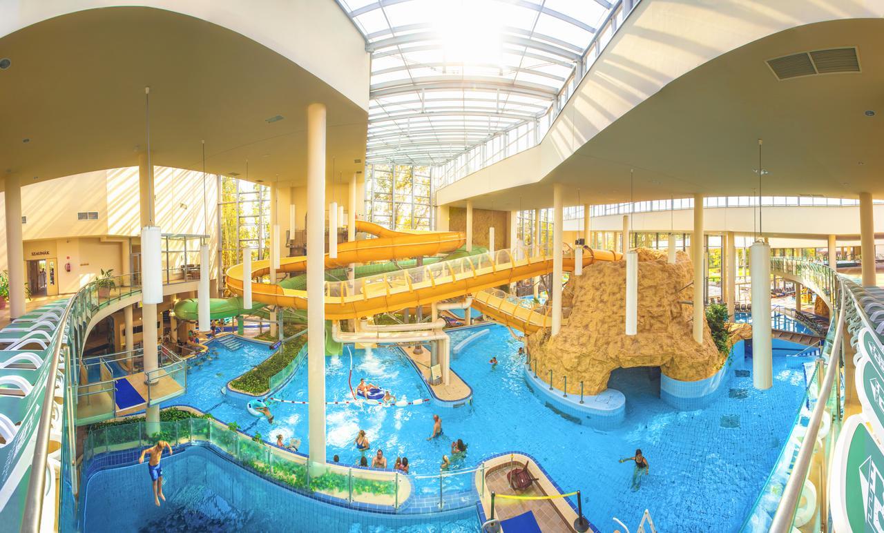 Komlo Hotel Gyula Eksteriør bilde